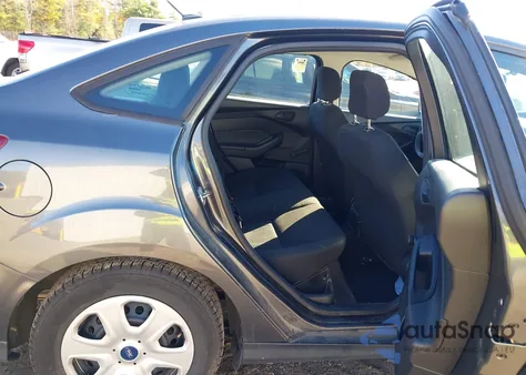 2018 Ford Focus S z USA, uszkodzony, nr VIN 1FADP3E23JL213801